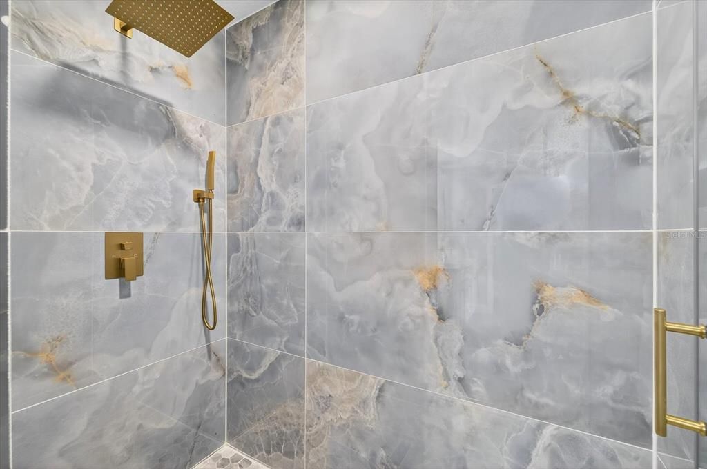 Activo con contrato: $459,000 (3 camas, 2 baños, 1232 Pies cuadrados)