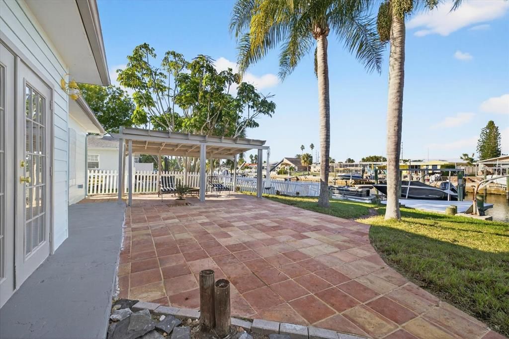 Activo con contrato: $459,000 (3 camas, 2 baños, 1232 Pies cuadrados)