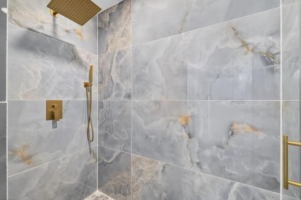 Activo con contrato: $459,000 (3 camas, 2 baños, 1232 Pies cuadrados)