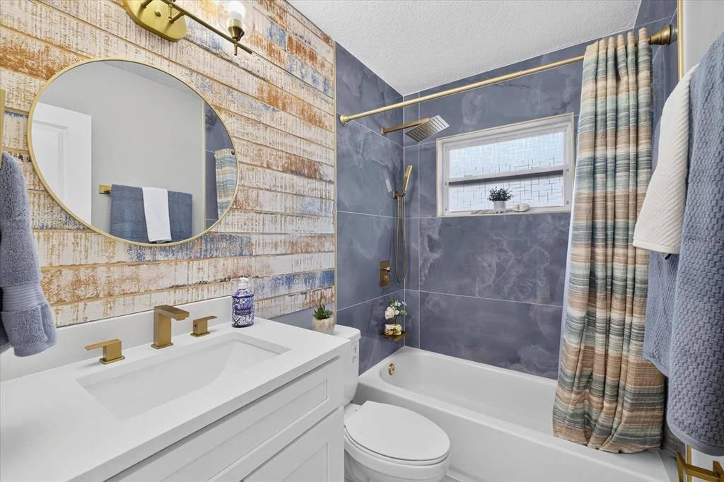 Activo con contrato: $459,000 (3 camas, 2 baños, 1232 Pies cuadrados)