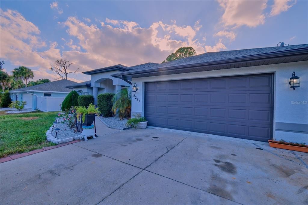 Active With Contract: $320,000 (3 beds, 2 baths, 1889 Square Feet)