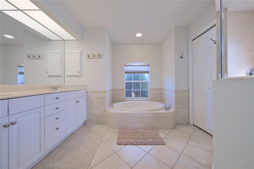 Active With Contract: $320,000 (3 beds, 2 baths, 1889 Square Feet)