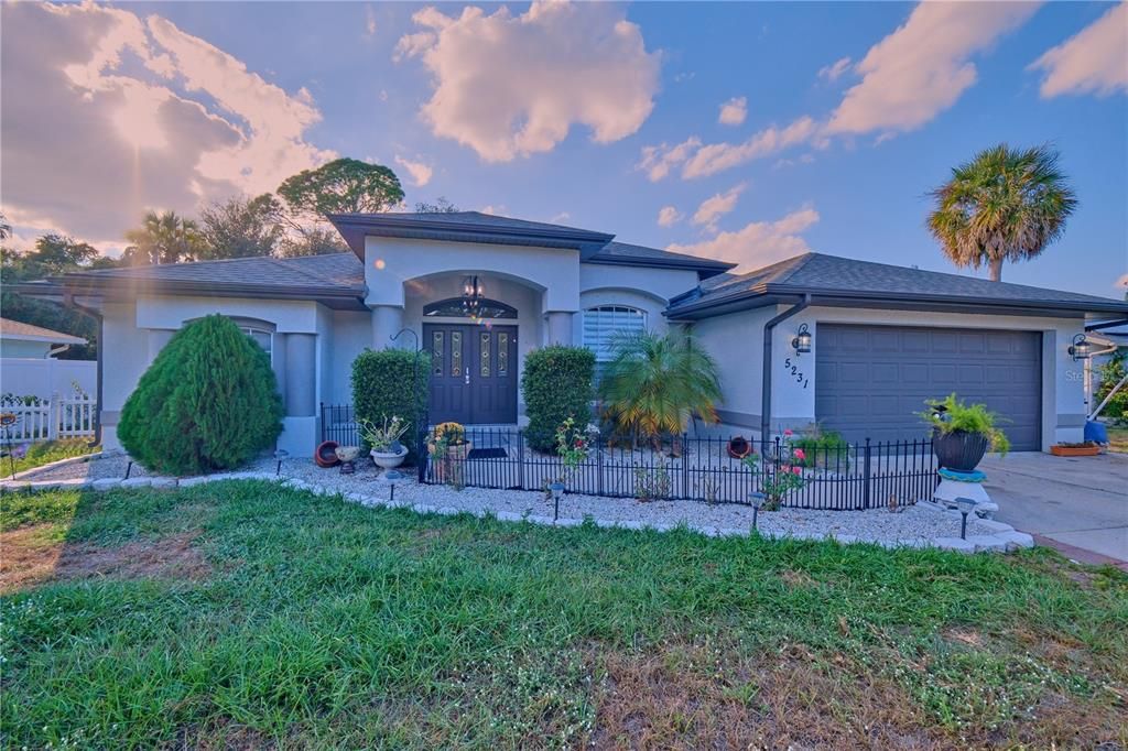 Active With Contract: $320,000 (3 beds, 2 baths, 1889 Square Feet)