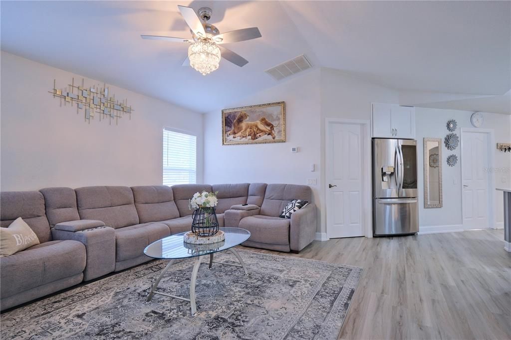 Active With Contract: $320,000 (3 beds, 2 baths, 1889 Square Feet)