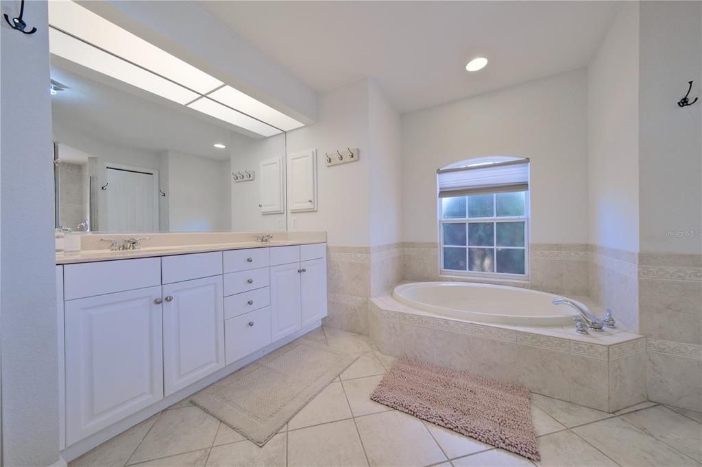 Active With Contract: $320,000 (3 beds, 2 baths, 1889 Square Feet)