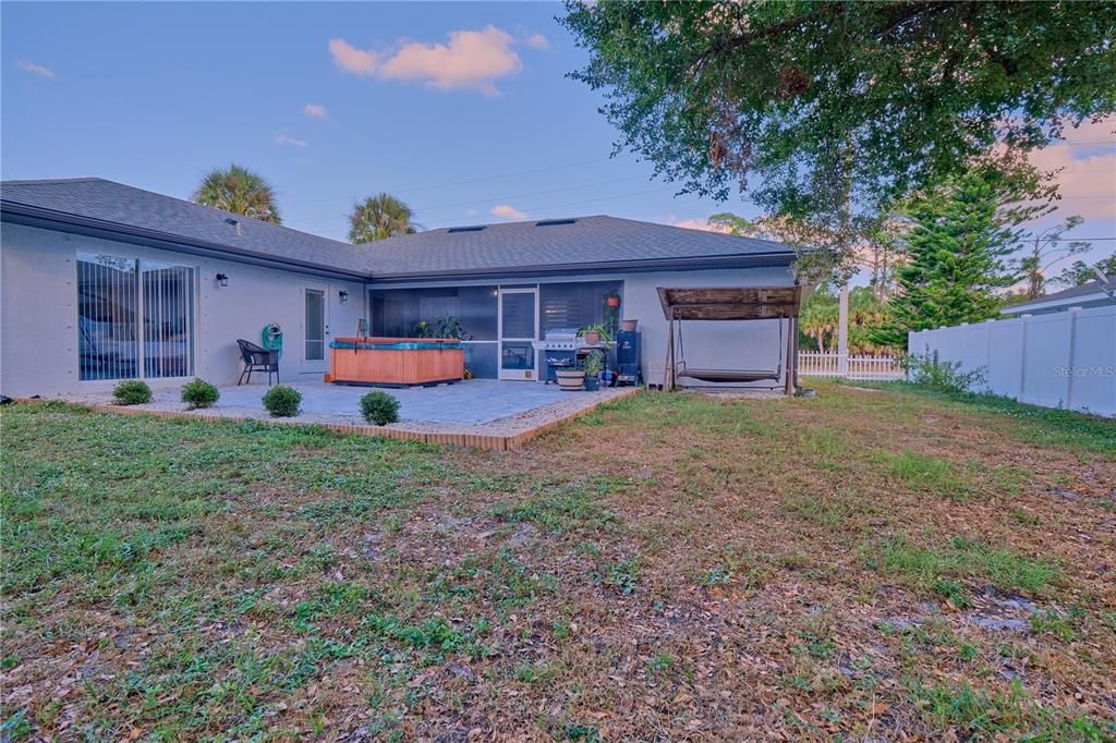 Active With Contract: $320,000 (3 beds, 2 baths, 1889 Square Feet)