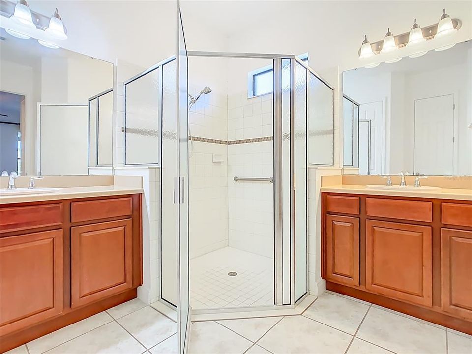 На продажу: $439,900 (3 спален, 2 ванн, 2352 Квадратных фут)