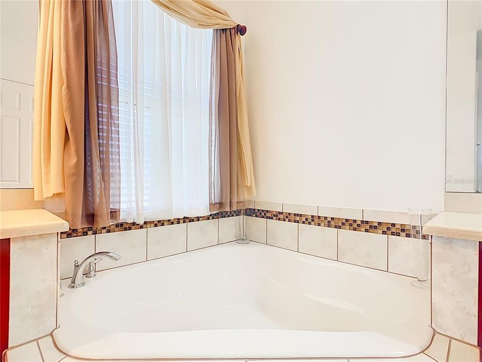 На продажу: $439,900 (3 спален, 2 ванн, 2352 Квадратных фут)