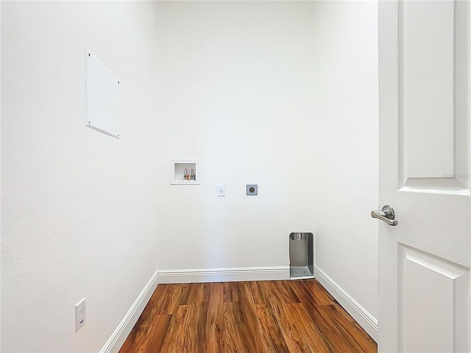 На продажу: $439,900 (3 спален, 2 ванн, 2352 Квадратных фут)