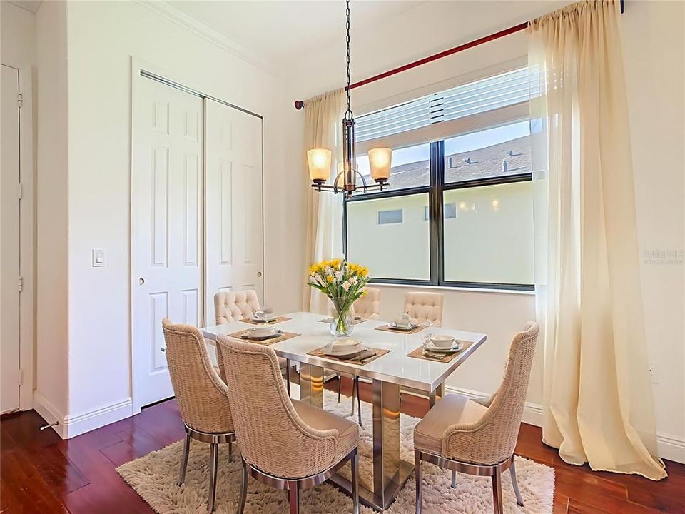 На продажу: $439,900 (3 спален, 2 ванн, 2352 Квадратных фут)