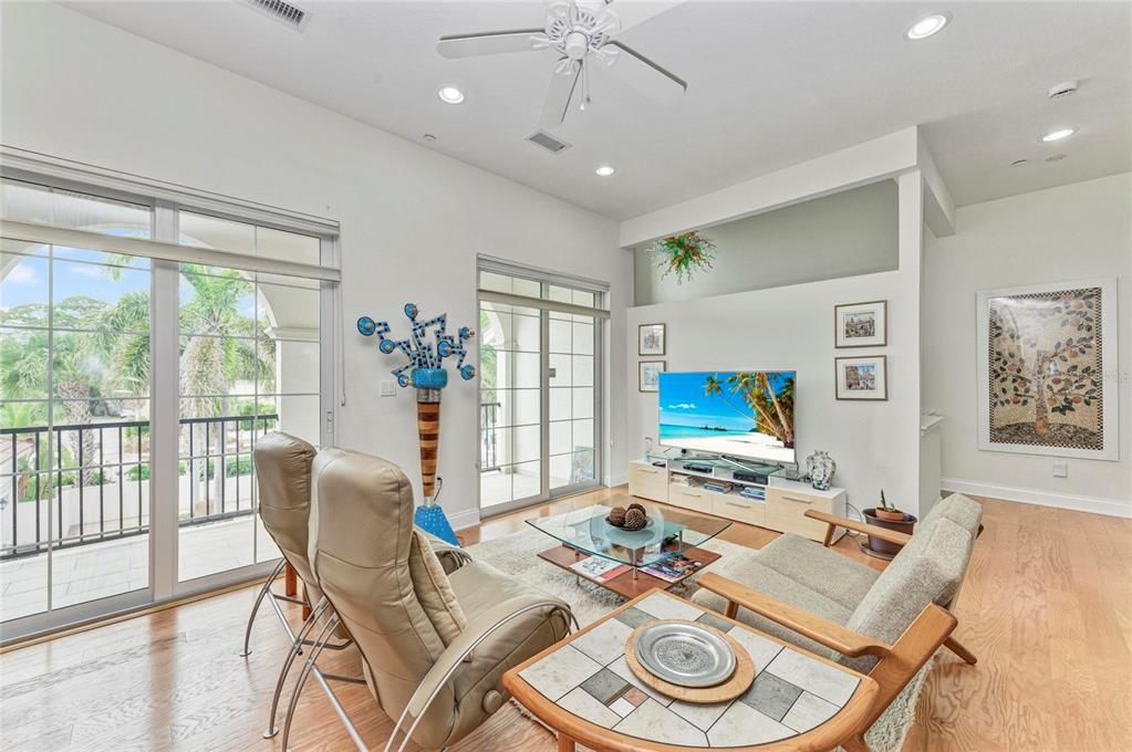 На продажу: $795,000 (2 спален, 2 ванн, 1767 Квадратных фут)