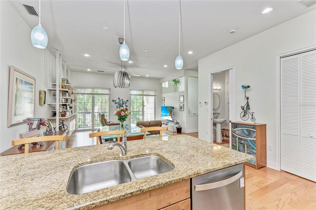 На продажу: $795,000 (2 спален, 2 ванн, 1767 Квадратных фут)