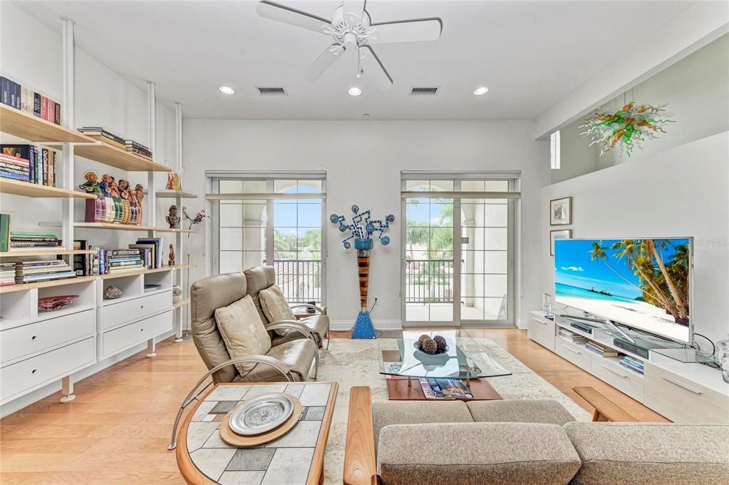 На продажу: $795,000 (2 спален, 2 ванн, 1767 Квадратных фут)