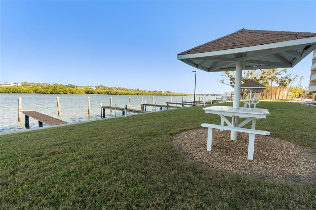 На продажу: $455,000 (2 спален, 2 ванн, 1050 Квадратных фут)