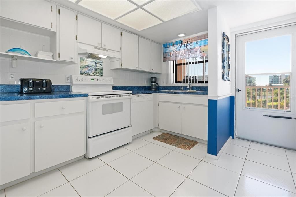 На продажу: $455,000 (2 спален, 2 ванн, 1050 Квадратных фут)