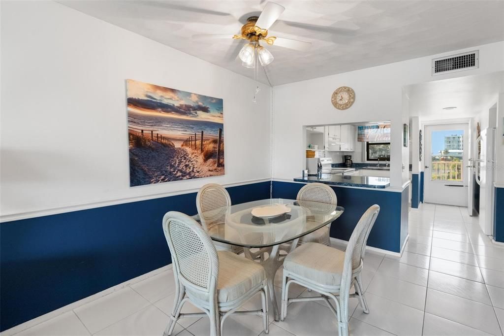 На продажу: $455,000 (2 спален, 2 ванн, 1050 Квадратных фут)