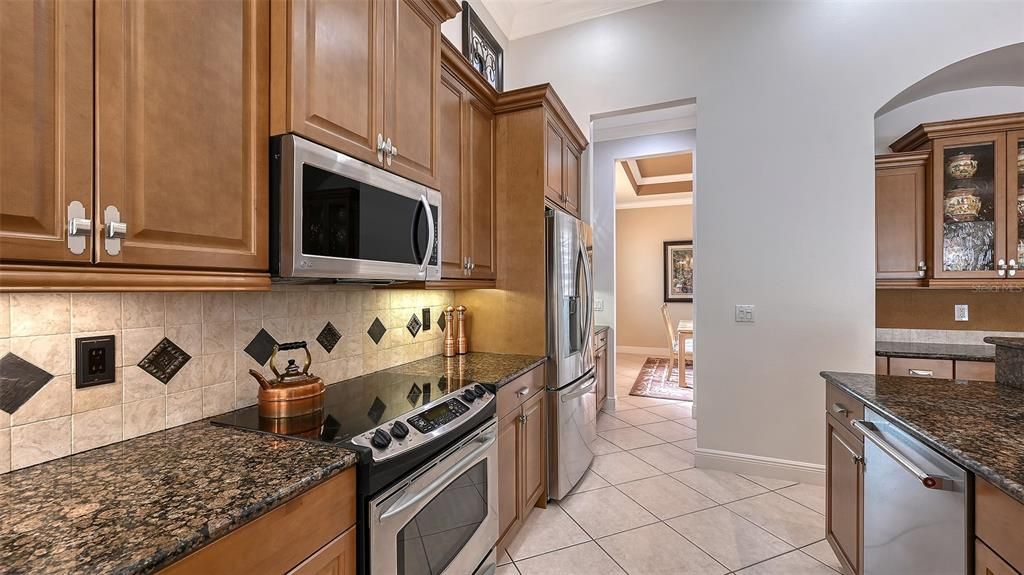 Active With Contract: $550,000 (3 beds, 2 baths, 2411 Square Feet)