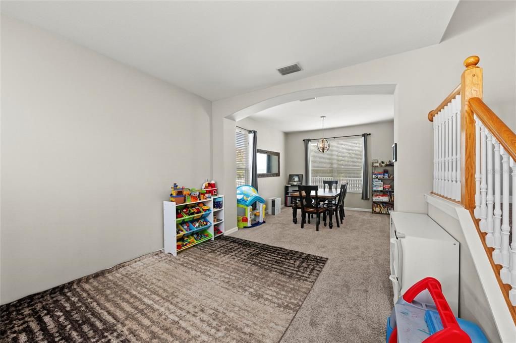 For Sale: $539,000 (5 beds, 2 baths, 2761 Square Feet)