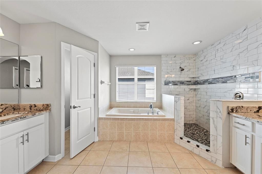 For Sale: $539,000 (5 beds, 2 baths, 2761 Square Feet)