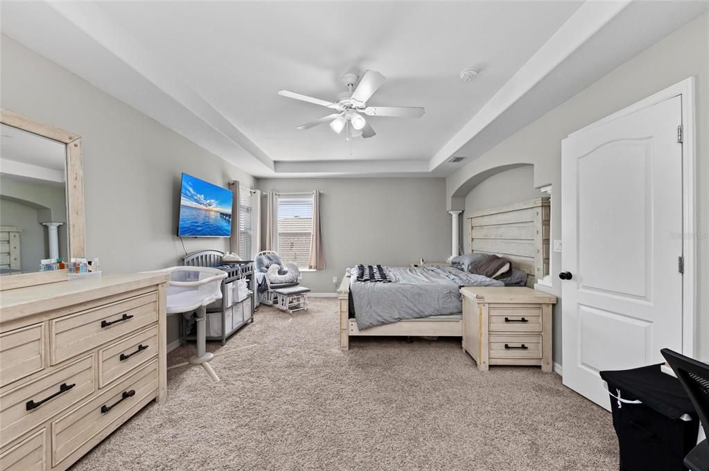 For Sale: $539,000 (5 beds, 2 baths, 2761 Square Feet)