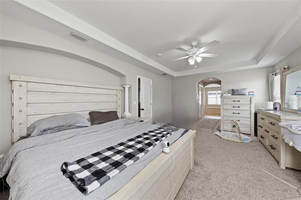 For Sale: $539,000 (5 beds, 2 baths, 2761 Square Feet)