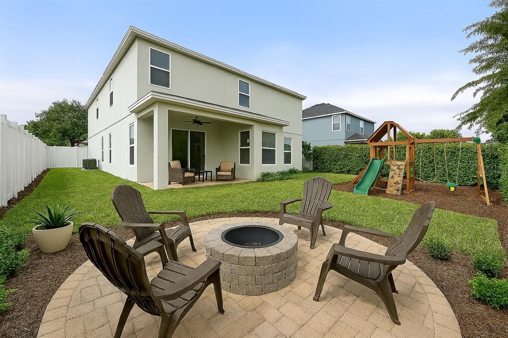 For Sale: $539,000 (5 beds, 2 baths, 2761 Square Feet)