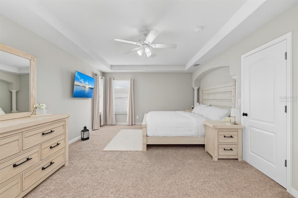 For Sale: $539,000 (5 beds, 2 baths, 2761 Square Feet)