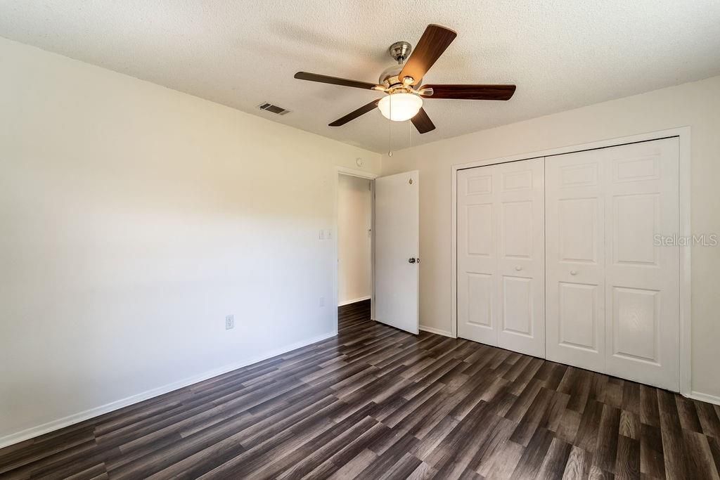 Active With Contract: $235,000 (3 beds, 1 baths, 988 Square Feet)