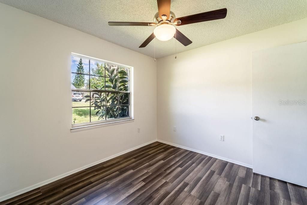 Active With Contract: $235,000 (3 beds, 1 baths, 988 Square Feet)