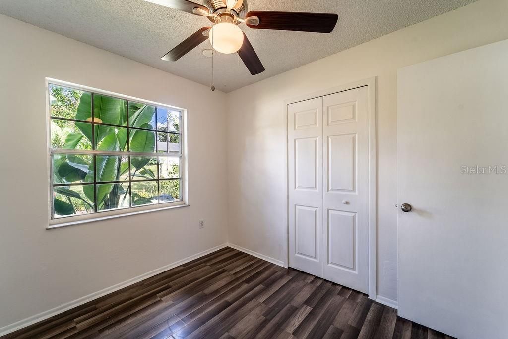 Active With Contract: $235,000 (3 beds, 1 baths, 988 Square Feet)