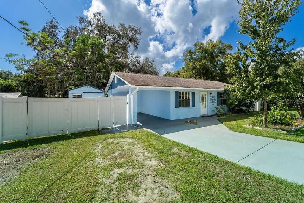 Active With Contract: $235,000 (3 beds, 1 baths, 988 Square Feet)