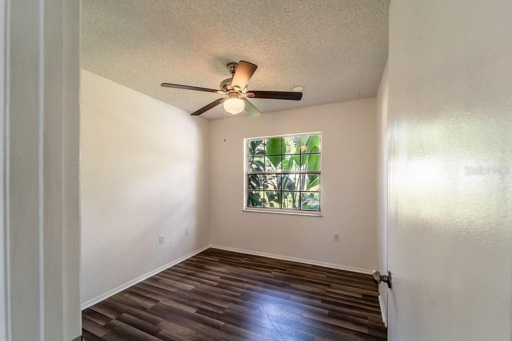 Active With Contract: $235,000 (3 beds, 1 baths, 988 Square Feet)