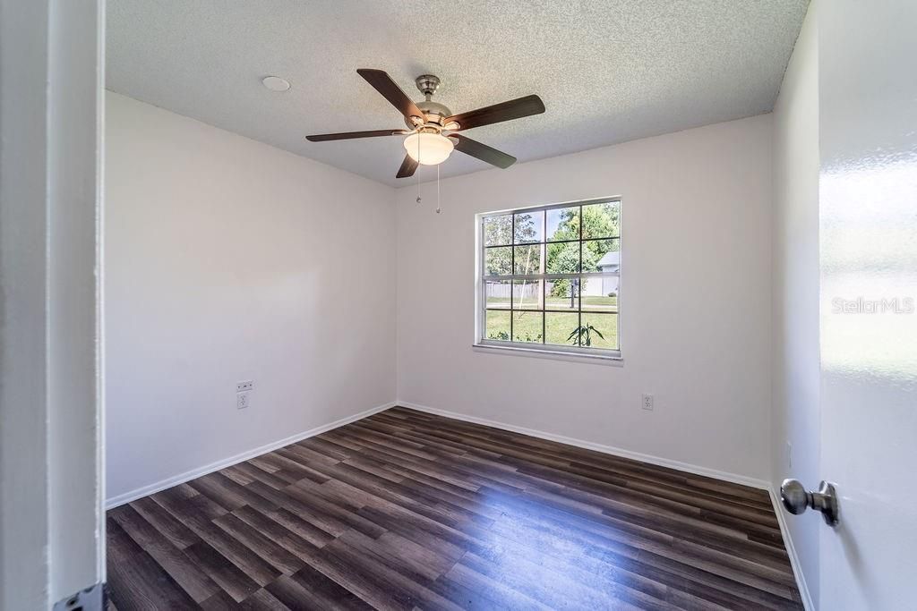 Active With Contract: $235,000 (3 beds, 1 baths, 988 Square Feet)