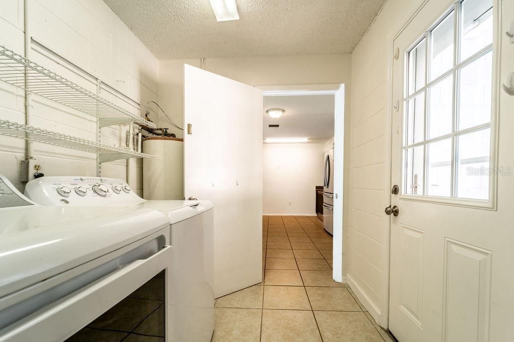 Active With Contract: $235,000 (3 beds, 1 baths, 988 Square Feet)