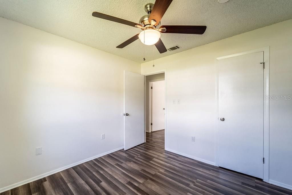 Active With Contract: $235,000 (3 beds, 1 baths, 988 Square Feet)