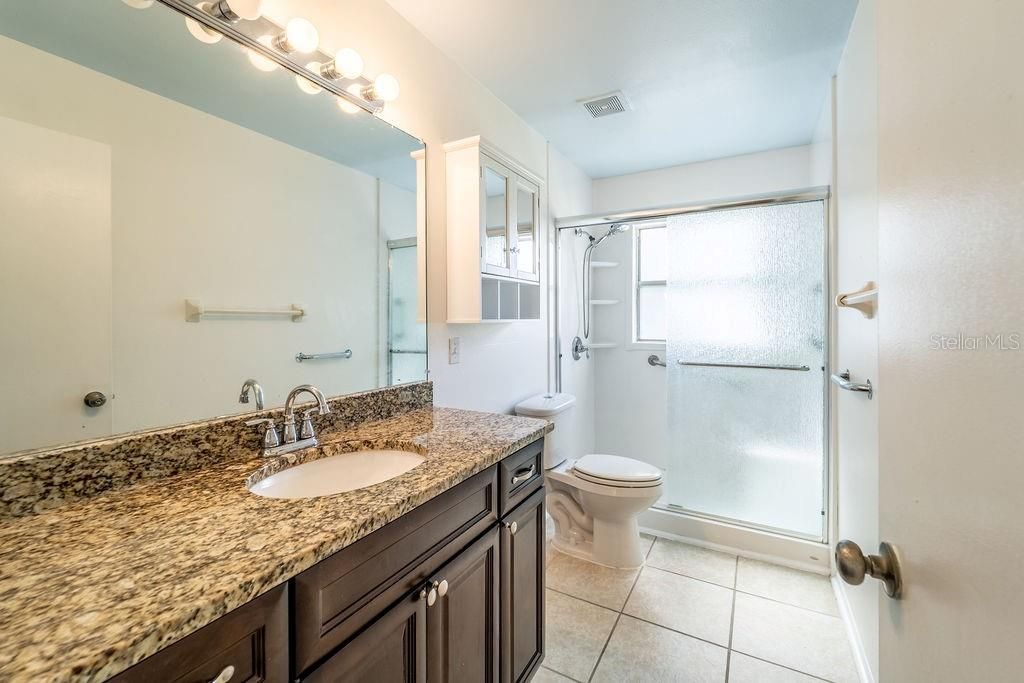 Active With Contract: $235,000 (3 beds, 1 baths, 988 Square Feet)