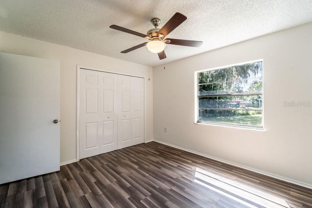 Active With Contract: $235,000 (3 beds, 1 baths, 988 Square Feet)