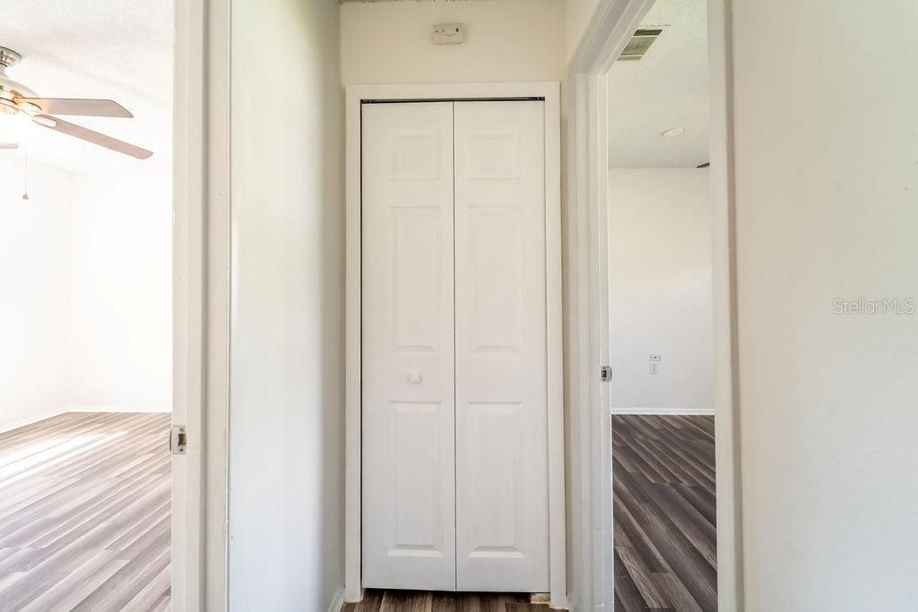 Active With Contract: $235,000 (3 beds, 1 baths, 988 Square Feet)