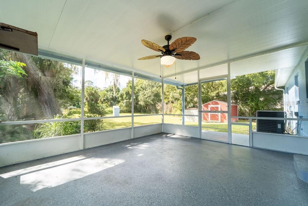 Active With Contract: $235,000 (3 beds, 1 baths, 988 Square Feet)