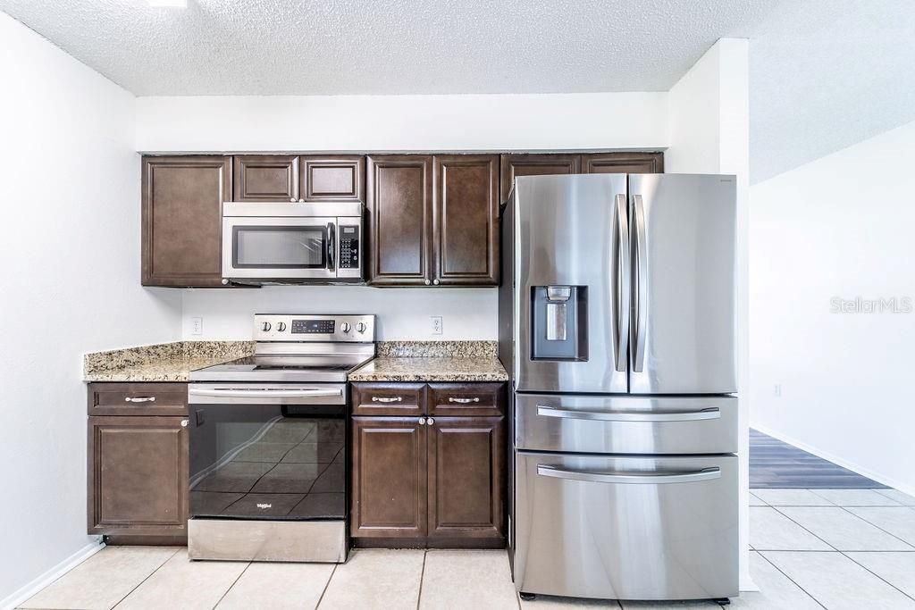 Active With Contract: $235,000 (3 beds, 1 baths, 988 Square Feet)