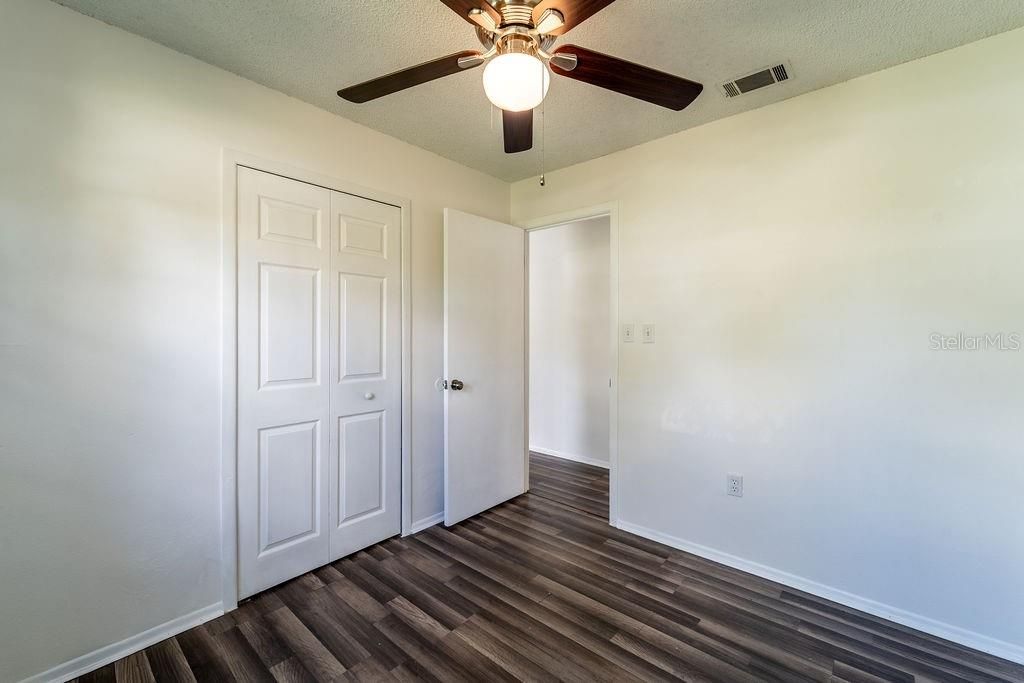 Active With Contract: $235,000 (3 beds, 1 baths, 988 Square Feet)