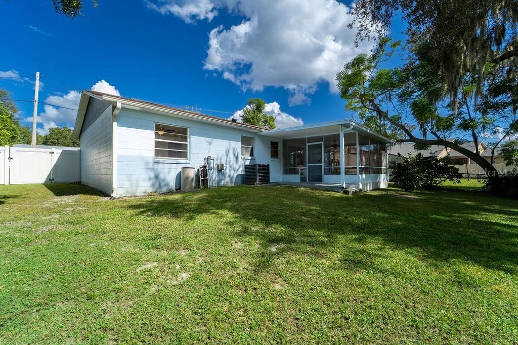 Active With Contract: $235,000 (3 beds, 1 baths, 988 Square Feet)