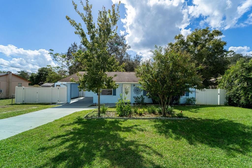 Active With Contract: $235,000 (3 beds, 1 baths, 988 Square Feet)