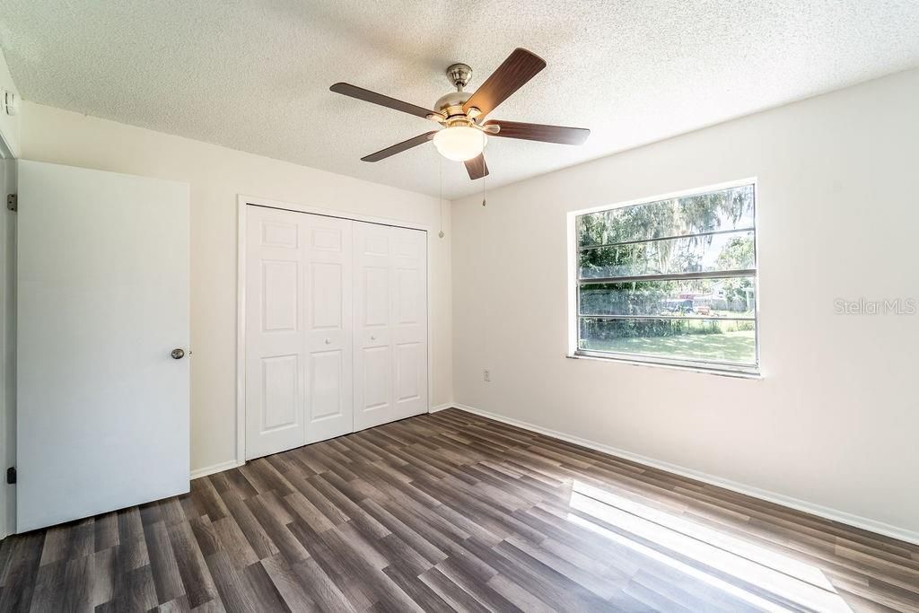 Active With Contract: $235,000 (3 beds, 1 baths, 988 Square Feet)