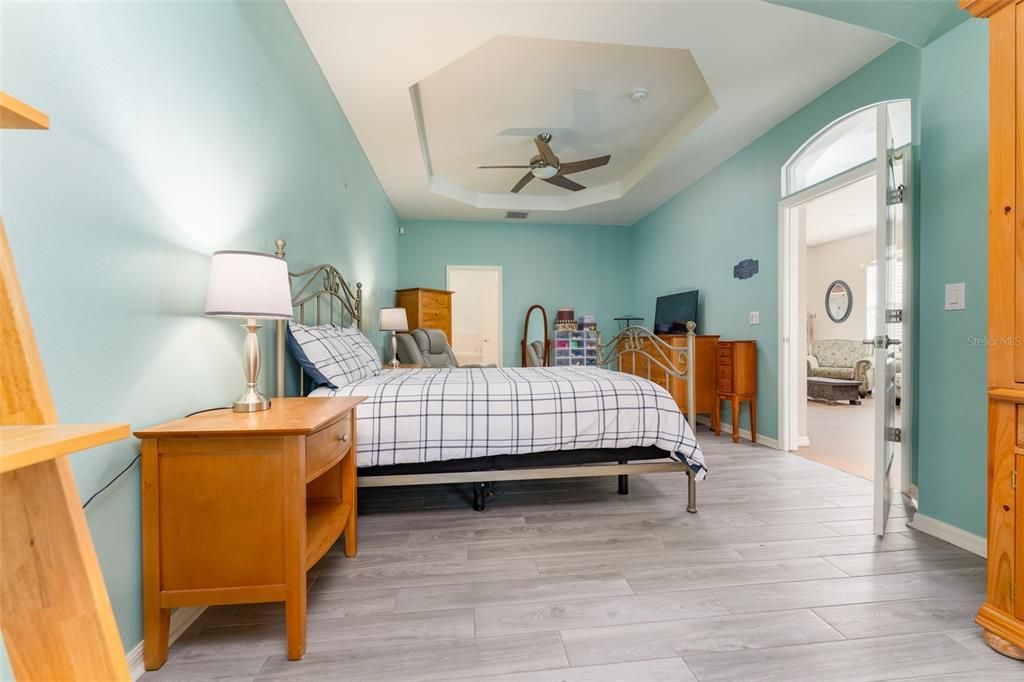 На продажу: $370,000 (3 спален, 2 ванн, 1828 Квадратных фут)