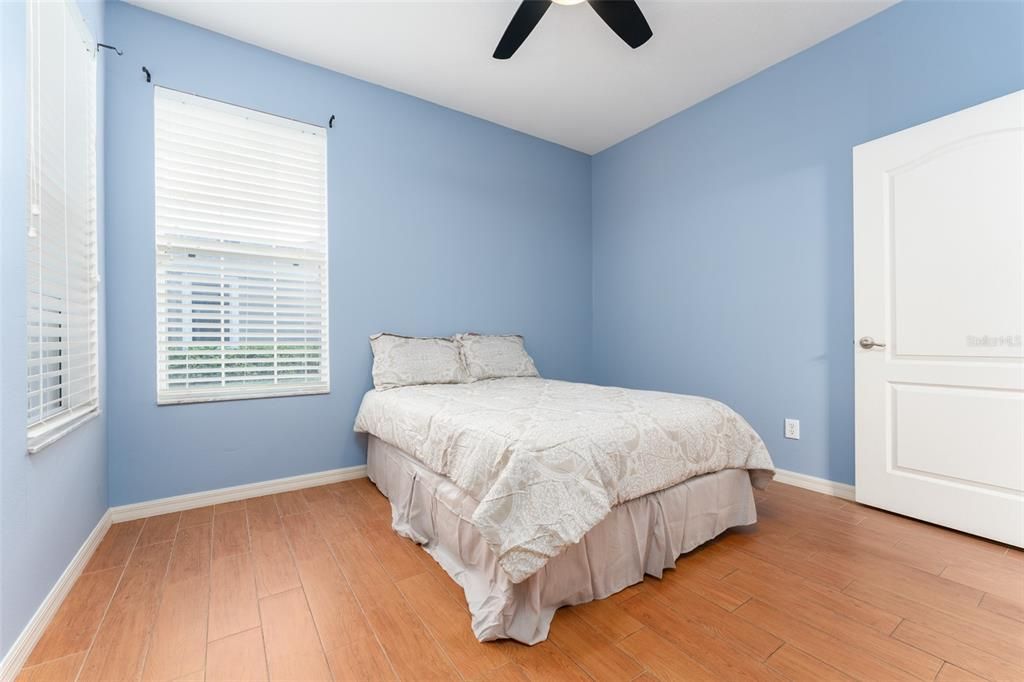 На продажу: $370,000 (3 спален, 2 ванн, 1828 Квадратных фут)