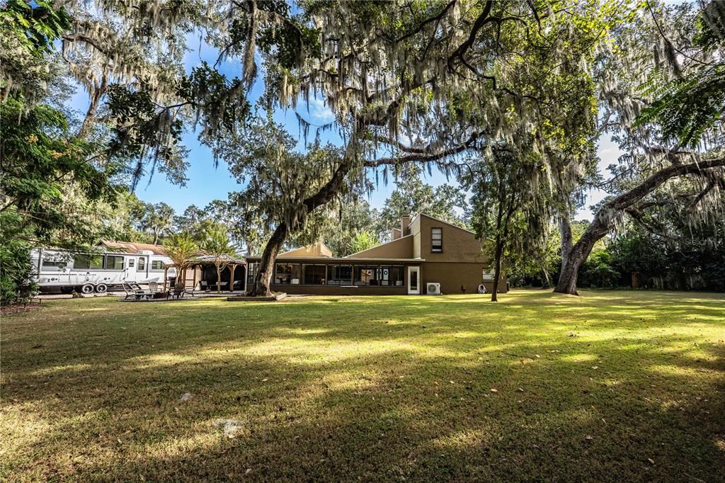 En Venta: $515,000 (3 camas, 2 baños, 2545 Pies cuadrados)