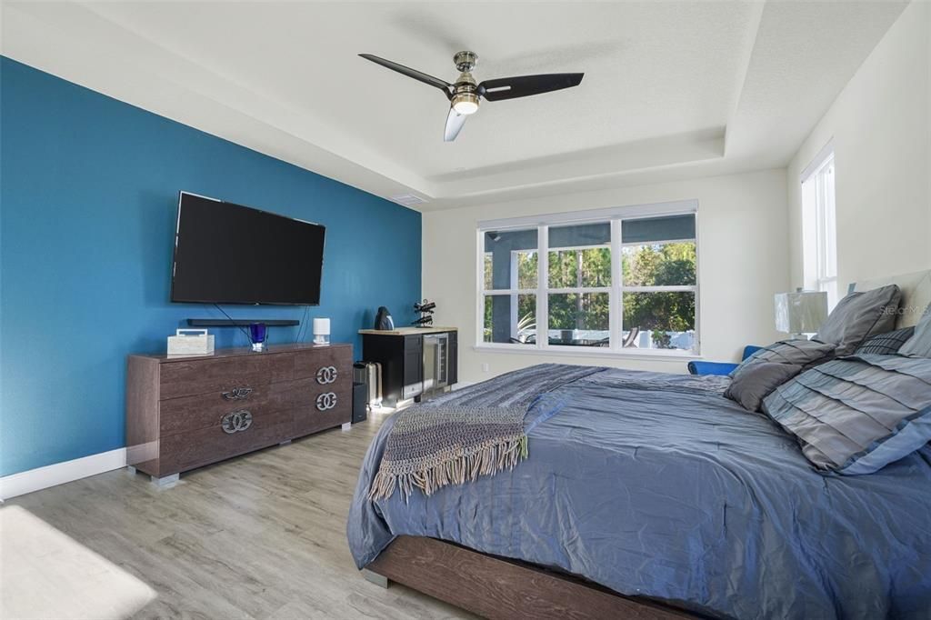 For Sale: $999,000 (6 beds, 5 baths, 4741 Square Feet)