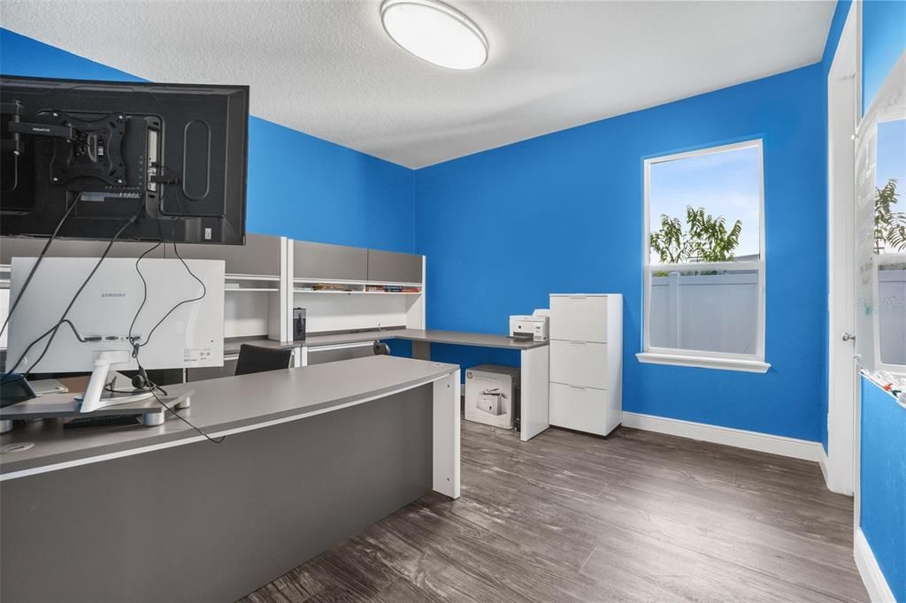 For Sale: $999,000 (6 beds, 5 baths, 4741 Square Feet)