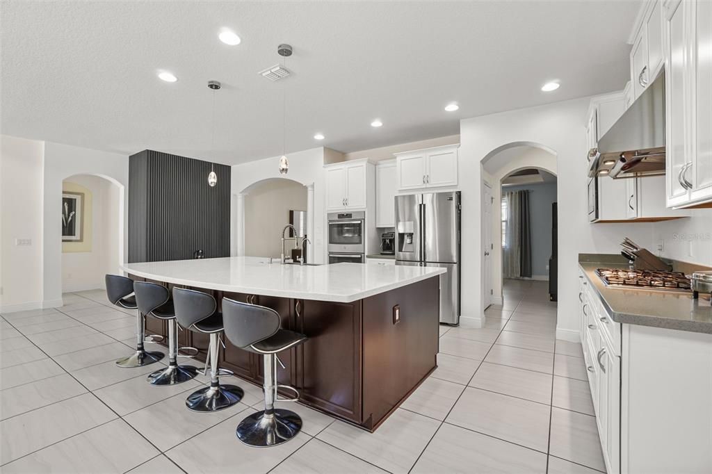 For Sale: $999,000 (6 beds, 5 baths, 4741 Square Feet)